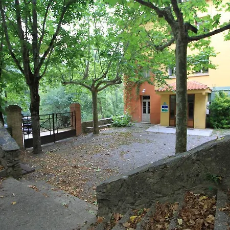 Roques Blanques بيت شباب