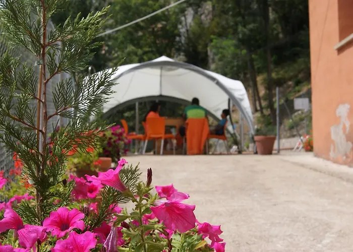 Hostal Roques Blanques *