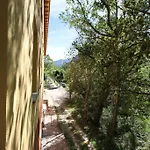 Roques Blanques Albergue *