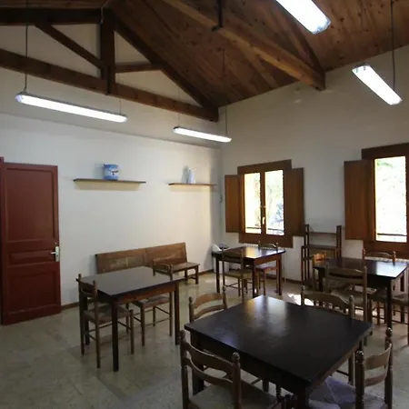 Roques Blanques Hostel *